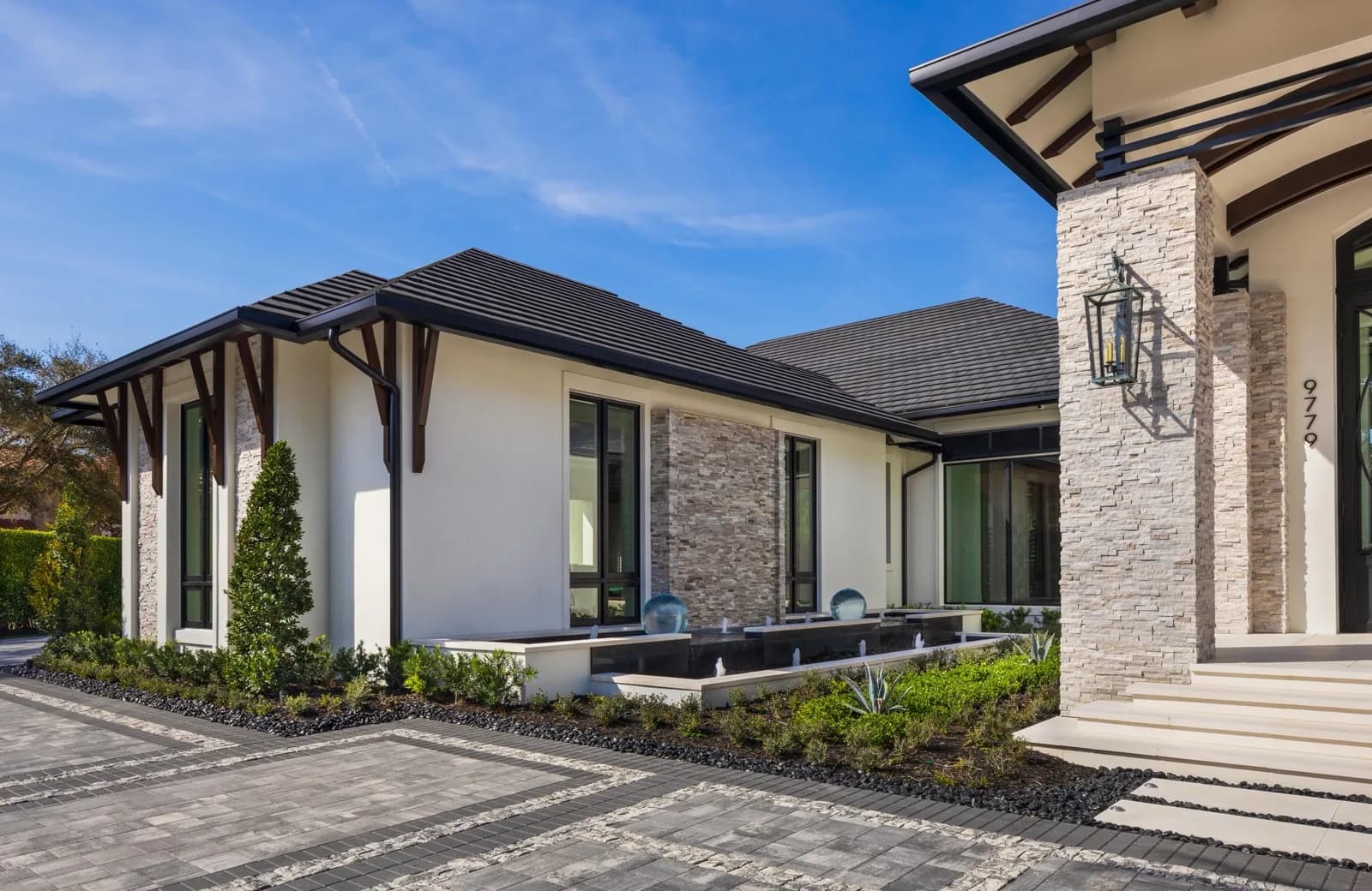 Side elevation in stone and painted stucco